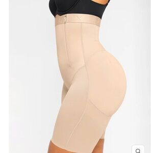 BOOT-YEAH™
SilkSculpt™ High-Waisted Short
  Shapewear Shorts - Tan